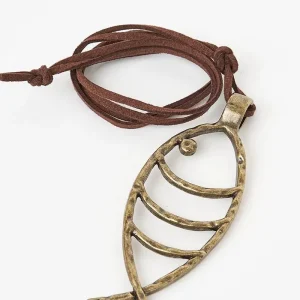 Colgante o collar en cuero y colgante pez en aleación sostenible