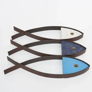 Peces de madera y metal