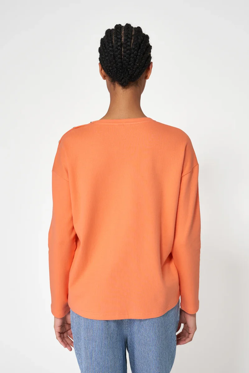 Camiseta algodón acanalado y botones en los hombros – Image 7