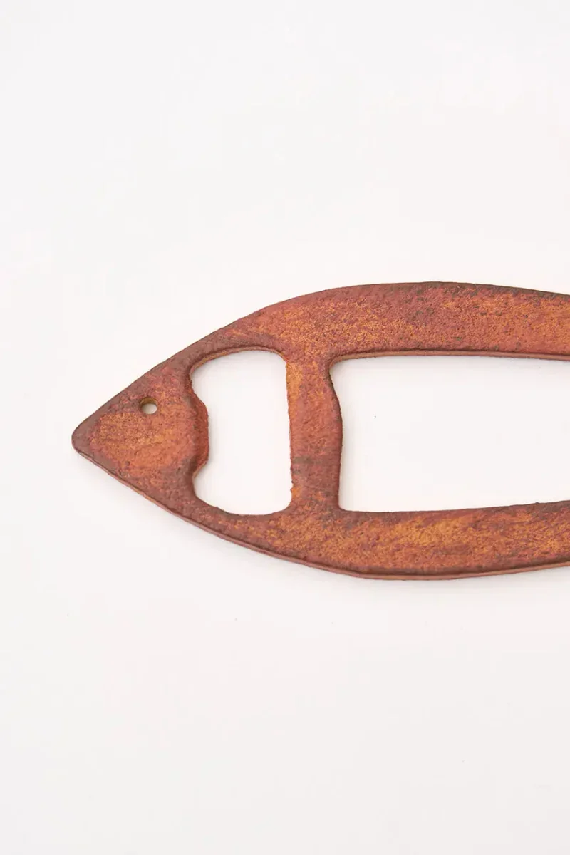 Abrebotellas forma de pez en hierro – Image 5