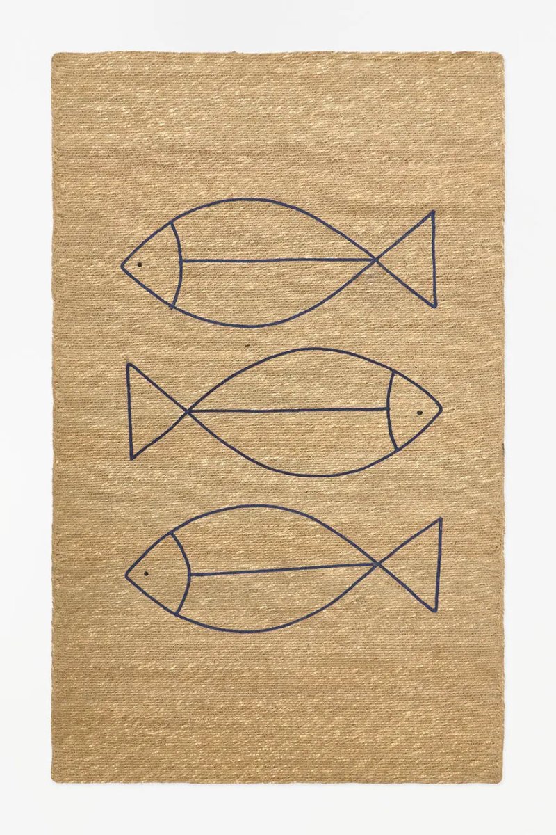 Alfombra de yute con peces bordados – Image 2