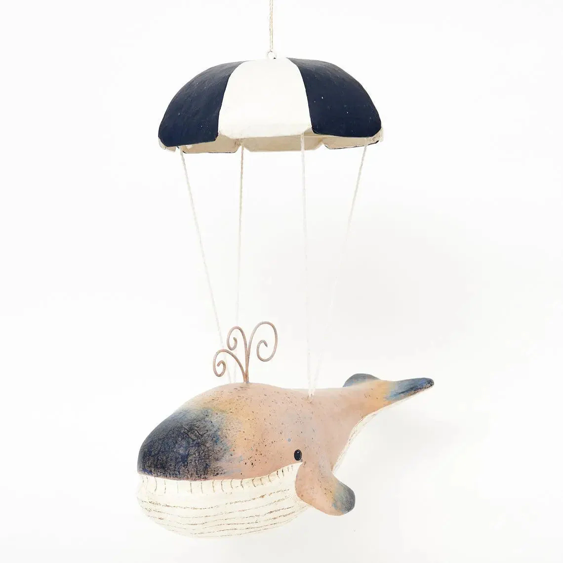 Ballena en papel maché para colgar. 'Paracaidas' - D7174 – Image 4
