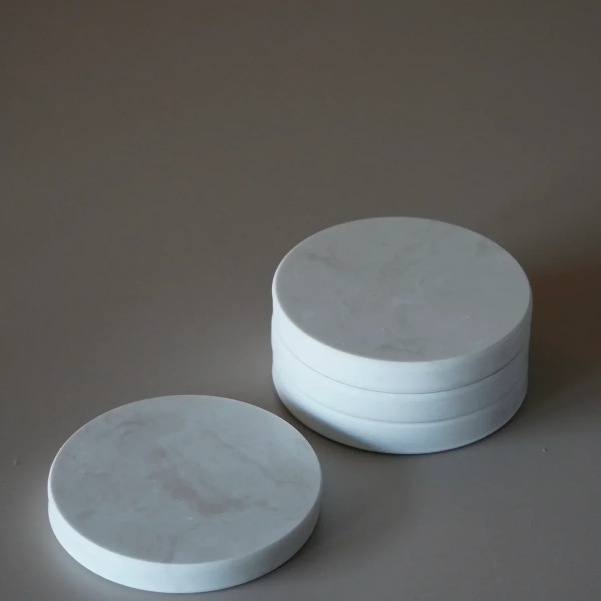 BRICARD LOT DE 4 DESSOUS DE VERRE EN MARBRE BLANC – Image 4