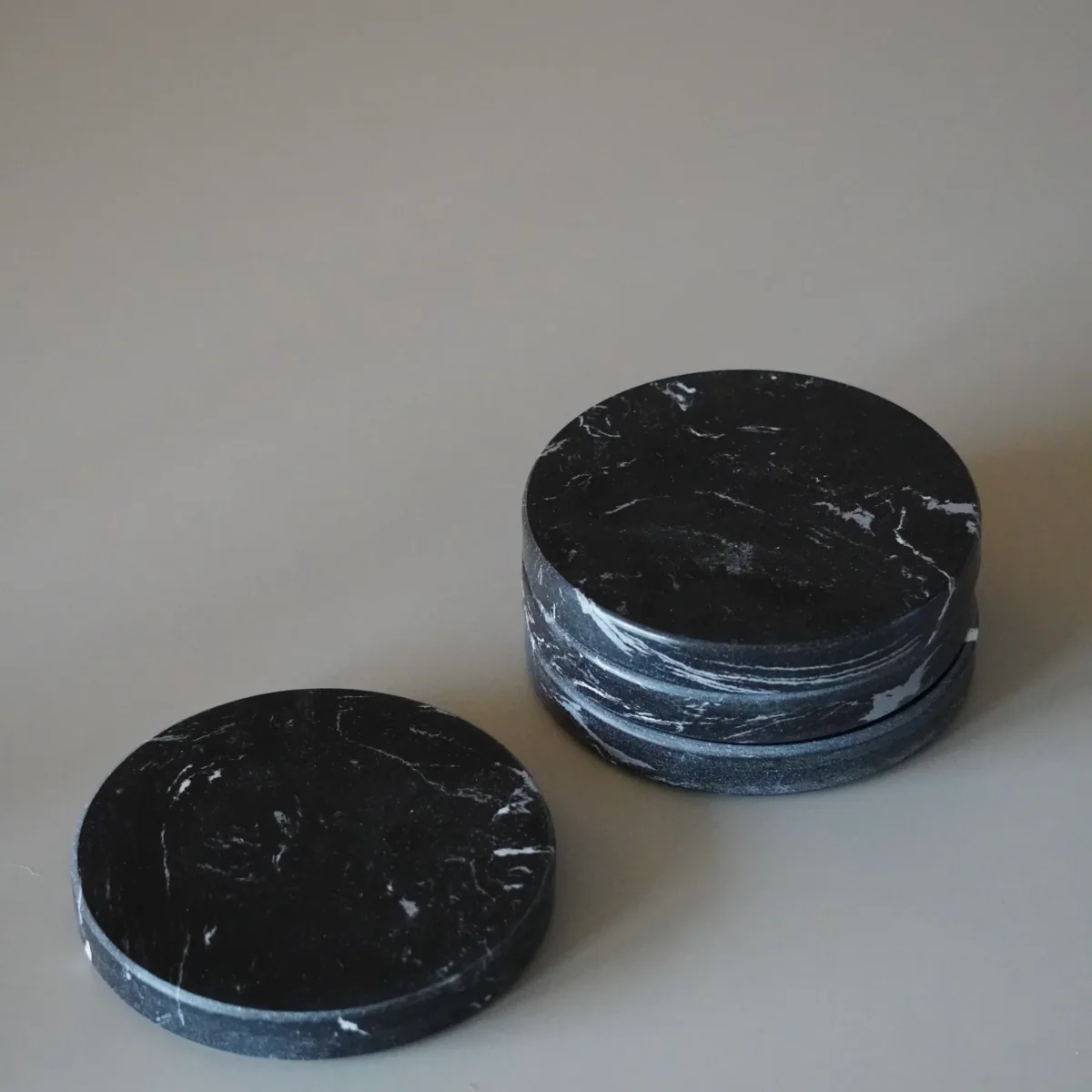 BRICARD LOT DE 4 DESSOUS DE VERRE EN MARBRE NOIR – Image 4