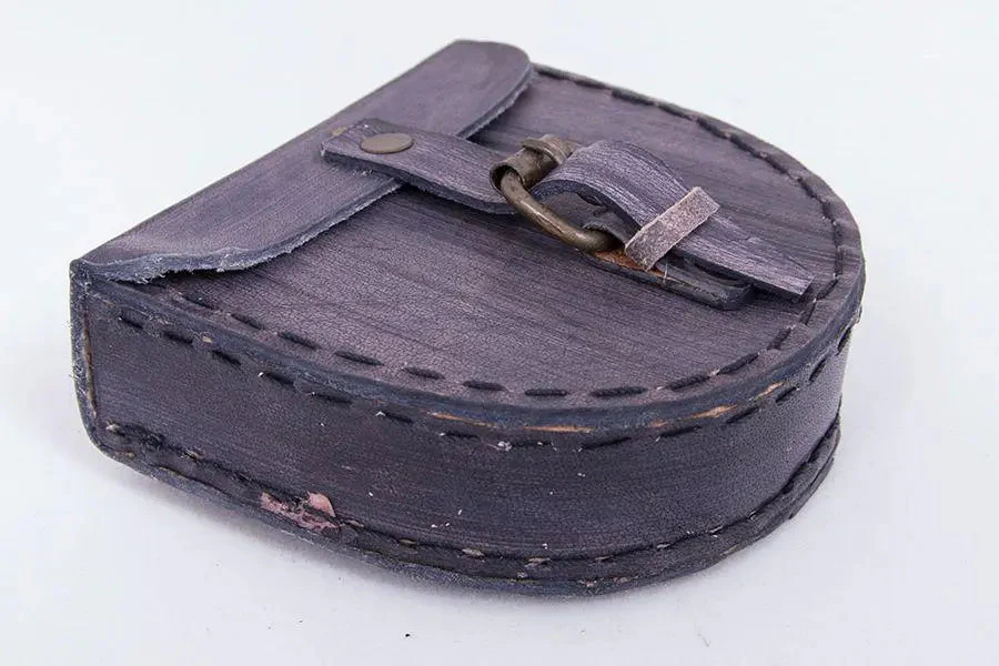 Brújula de latón en estuche de cuero – Image 4