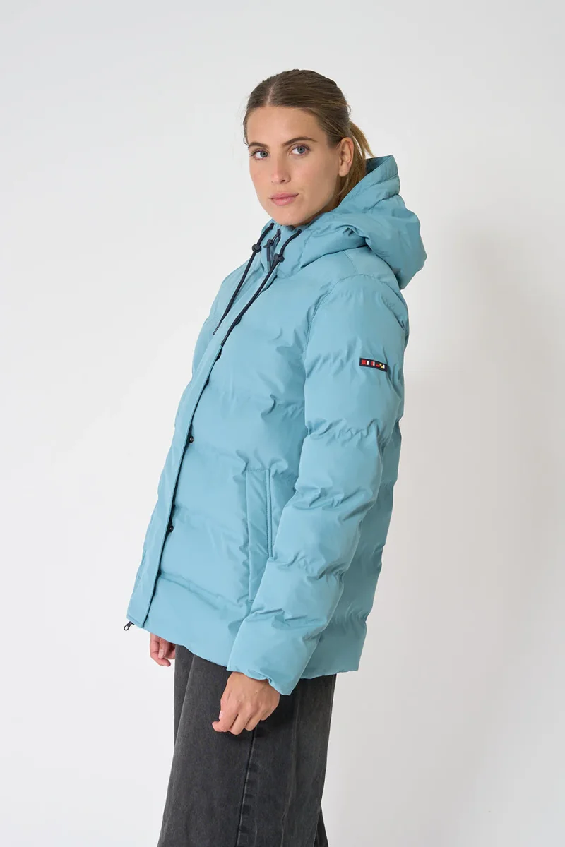 Chubasquero impermeable puffy con capucha – Image 9