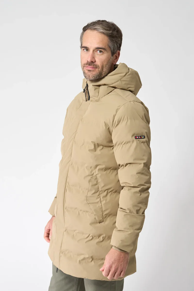 Abrigo puffy o chubasquero impermeable – Image 4