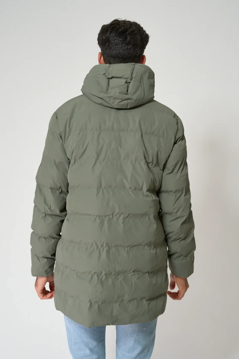 Abrigo puffy o chubasquero impermeable – Image 9