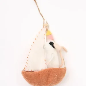 Colgante en fieltro con ratón en barca