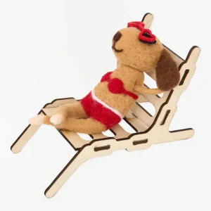 Colgante en fieltro perrita en tumbona