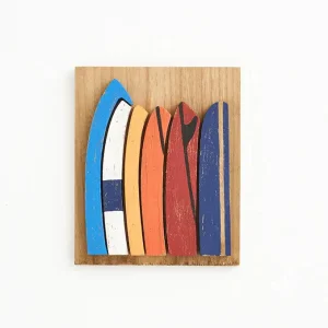 Cuadro de madera con tablas de surf