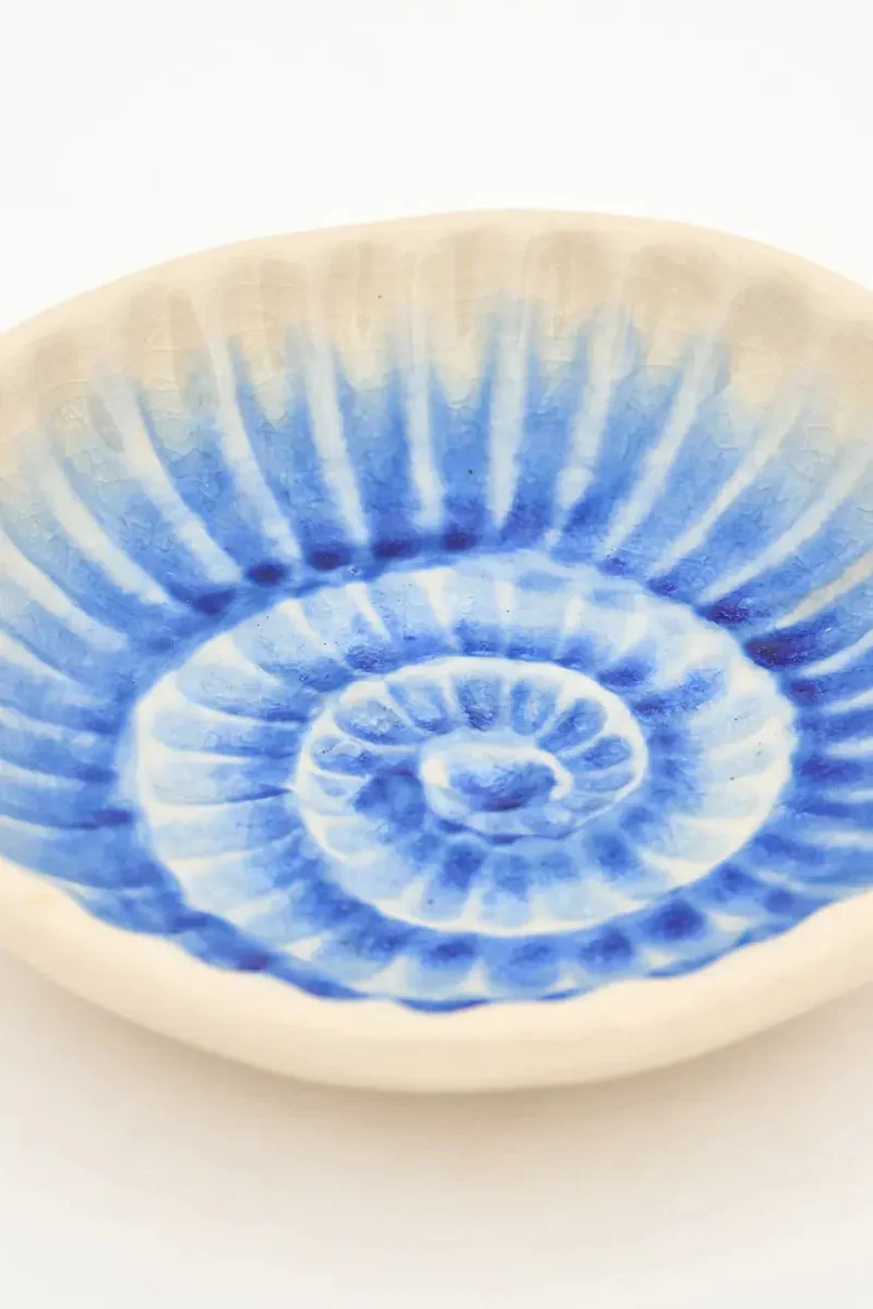 Cuenco con caracola azul pintada mediano – Image 5