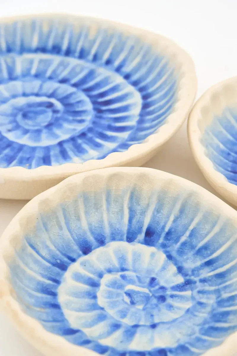 Cuenco con caracola azul pintada mediano – Image 7