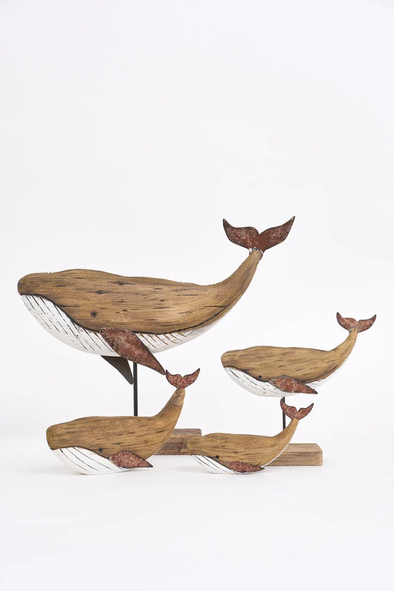 Pequeña ballena de madera con toque envejecido – Image 4