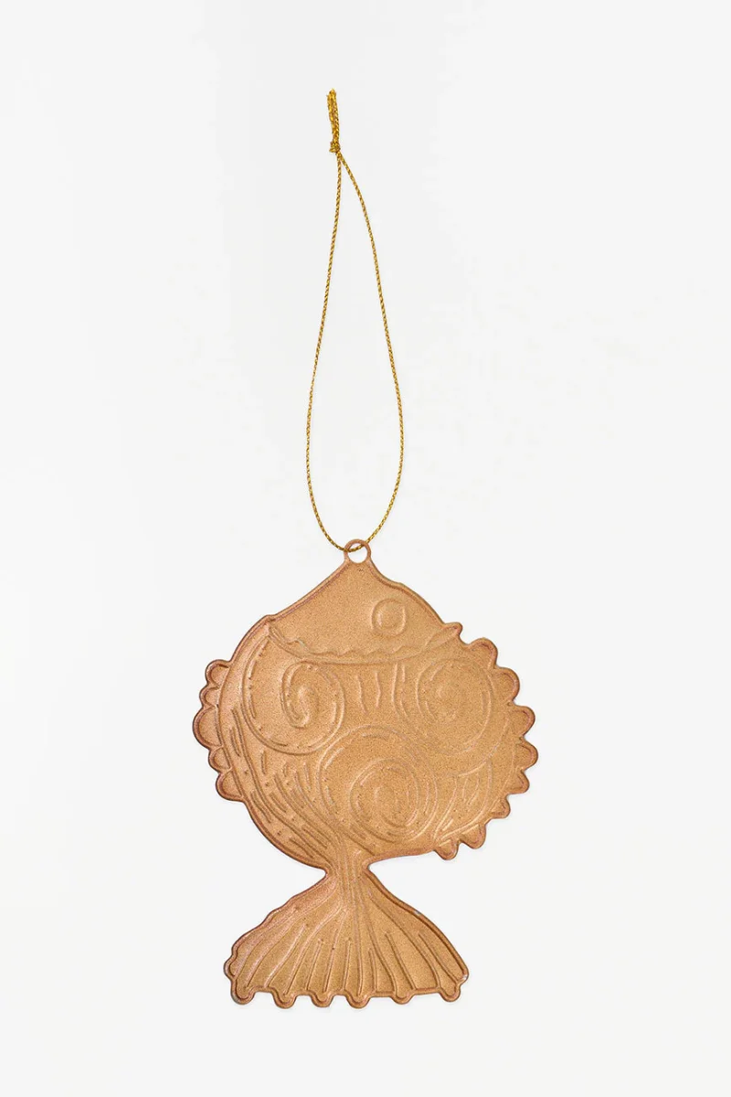 Colgante navideño pez de hojalata dorada – Image 4