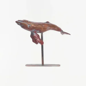 Ballena jorobada tamaño pequeño decorativa con base de metal