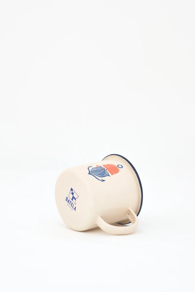 Taza esmaltada marinera con pescador – Image 3