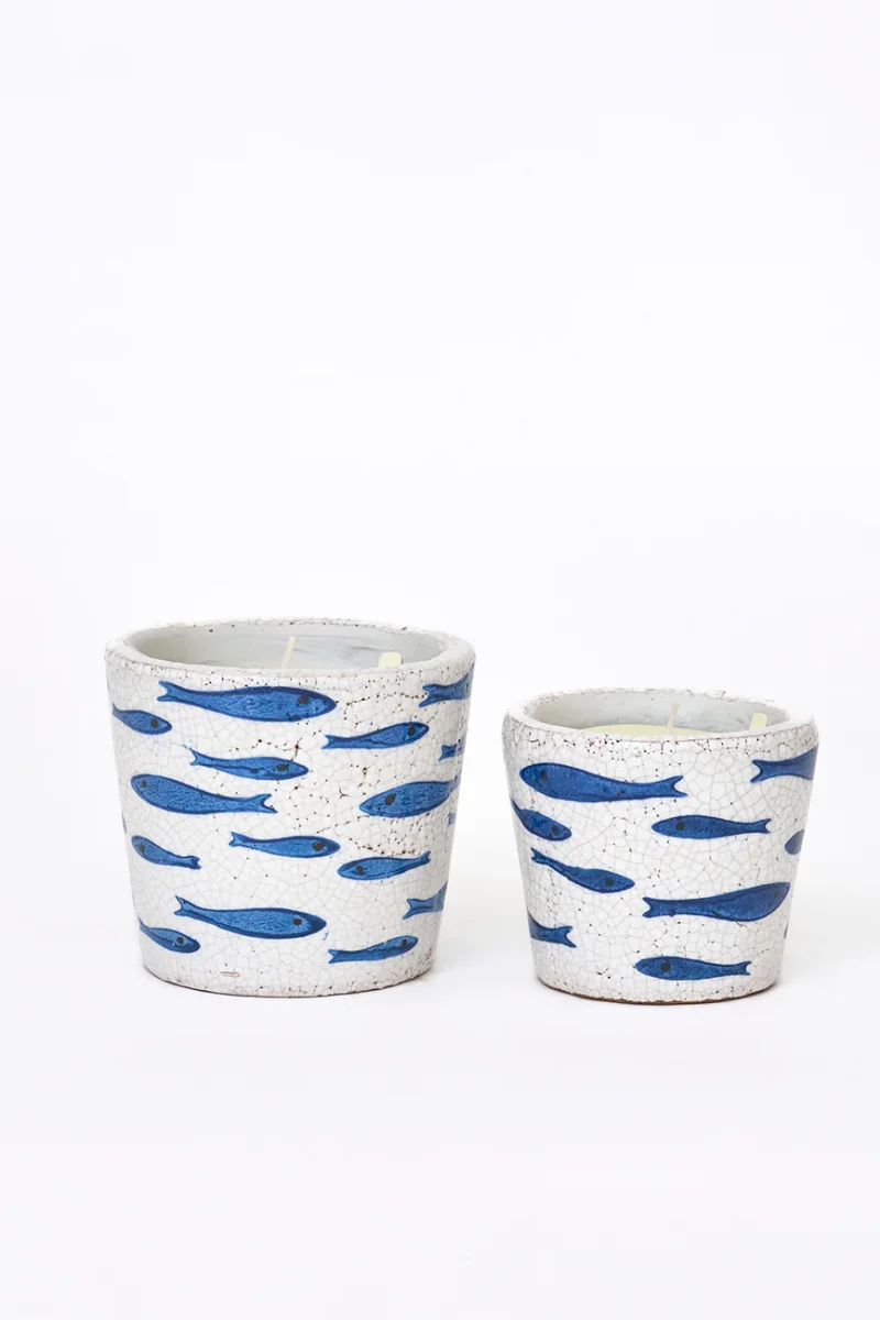 Vela en vasija de terracota con peces pintados – Image 5