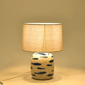 Lámpara de terracota con peces pintados