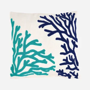 Cojín de algodón con corales bordados