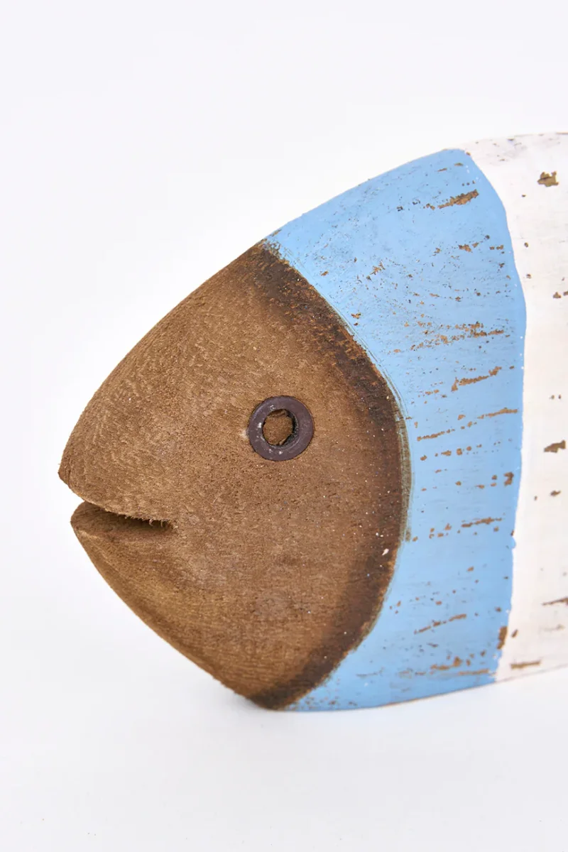 Pez decorativo de madera a rayas envejecido, pequeño – Image 4