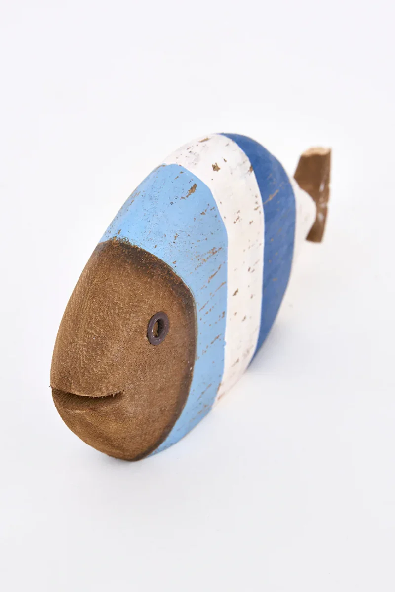 Pez decorativo de madera a rayas envejecido, pequeño – Image 6