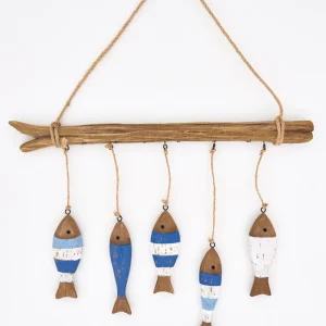 Colgante de madera con peces a rayas