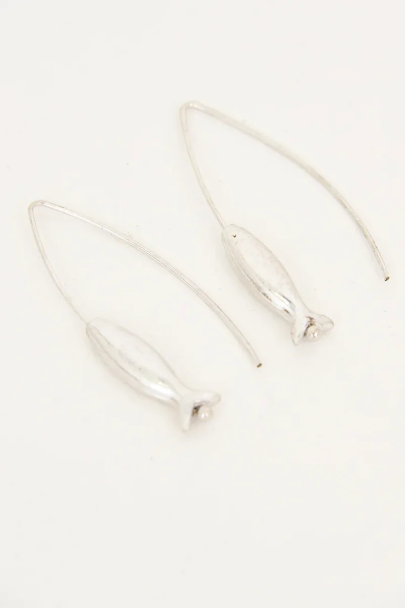 Pendientes de metal con forma de pez – Image 3
