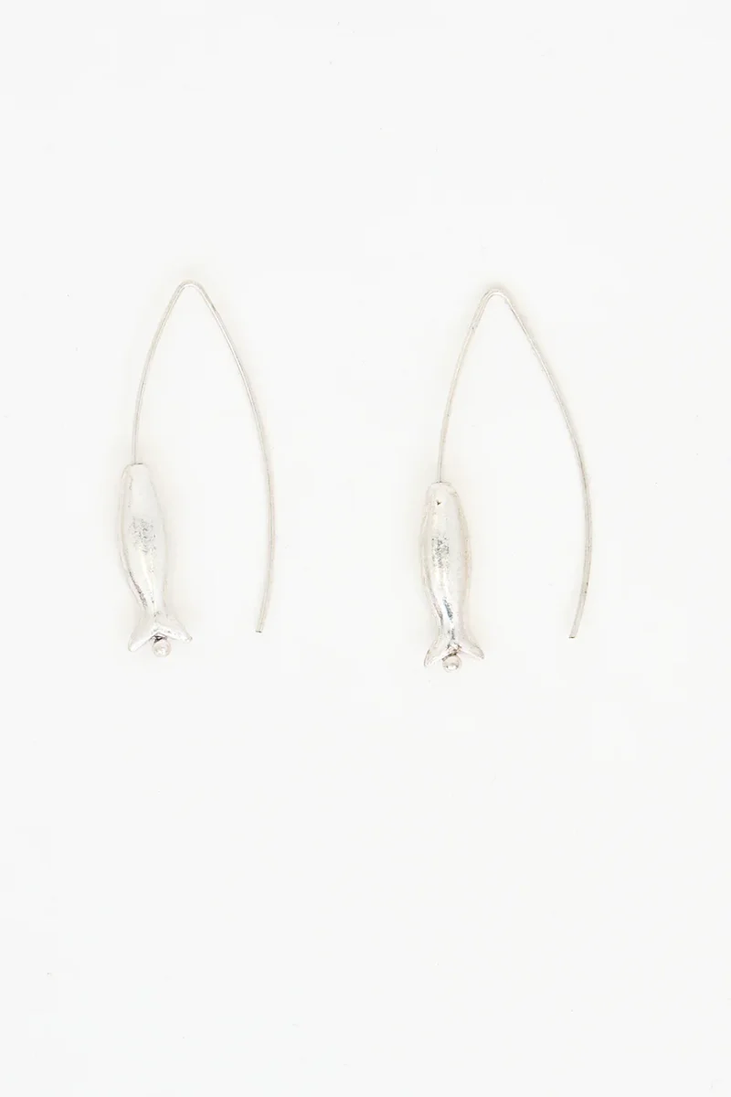 Pendientes de metal con forma de pez
