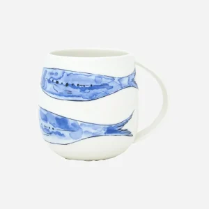 Taza con peces azules pintados