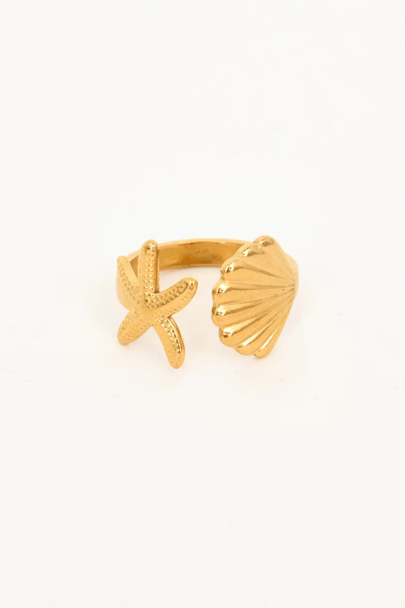 Anillo dorado con detalles marinos en los extremos – Image 2