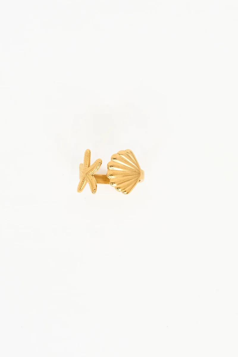 Anillo dorado con detalles marinos en los extremos – Image 4