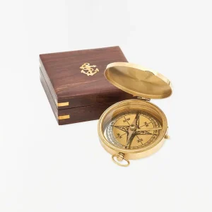 Brújula de latón con tapa - D651