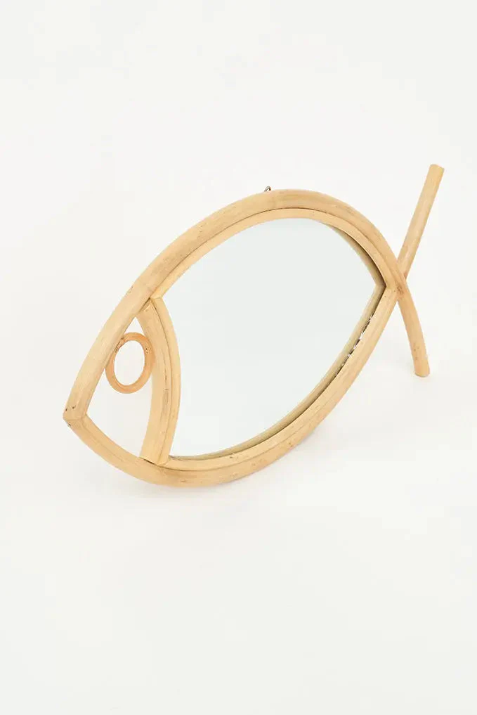 Espejo de ratán con forma de pez – Image 4