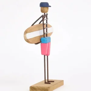 Figura de surfero de metal y madera