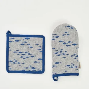 Guante y agarradera de cocina con banco de peces