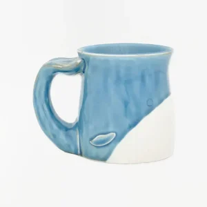 Mug o taza en porcelana azul forma de ballena