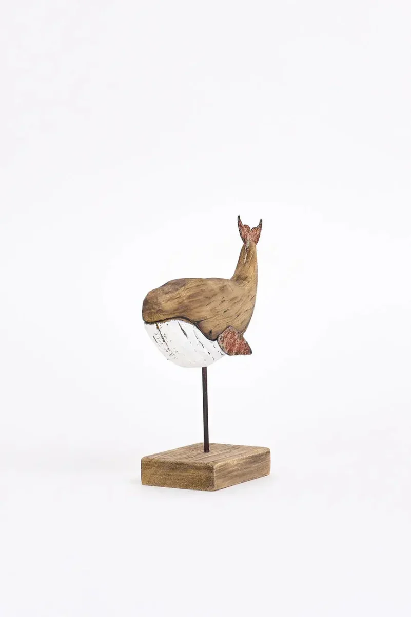 Pequeña ballena de madera envejecida con base – Image 4