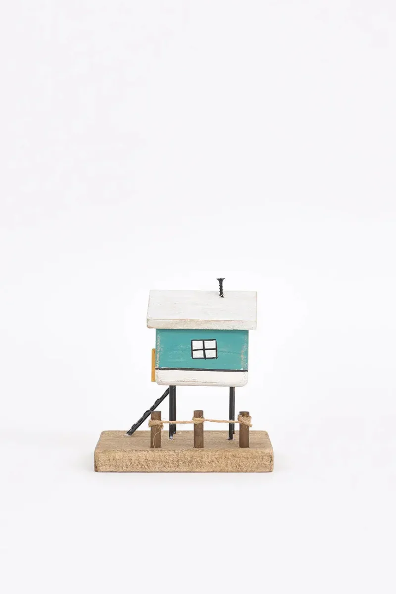 Pequeño palafito de madera y metal – Image 4