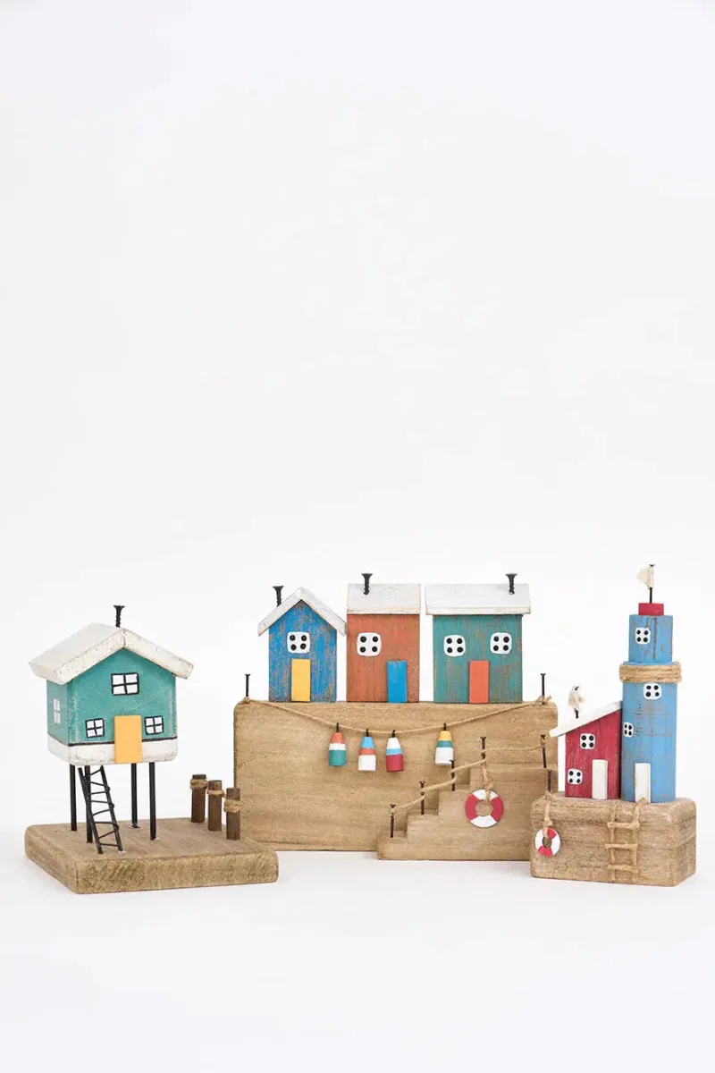 Pequeño palafito de madera y metal – Image 5