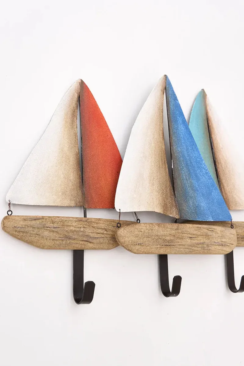 Perchero con forma de veleros de madera y metal – Image 4
