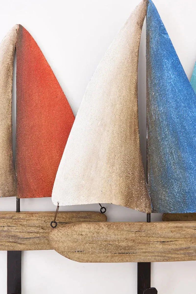 Perchero con forma de veleros de madera y metal – Image 5