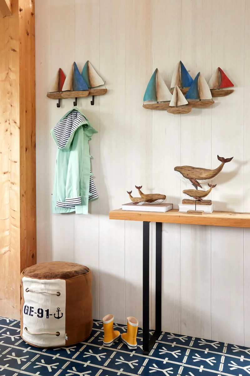 Perchero con forma de veleros de madera y metal – Image 3