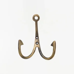 Perchero de metal con forma de anzuelo