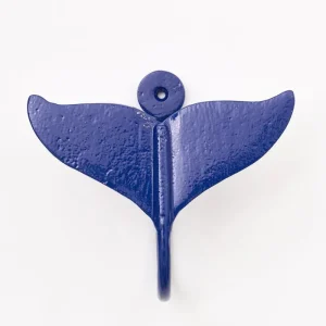 Perchero de metal con forma de cola de ballena