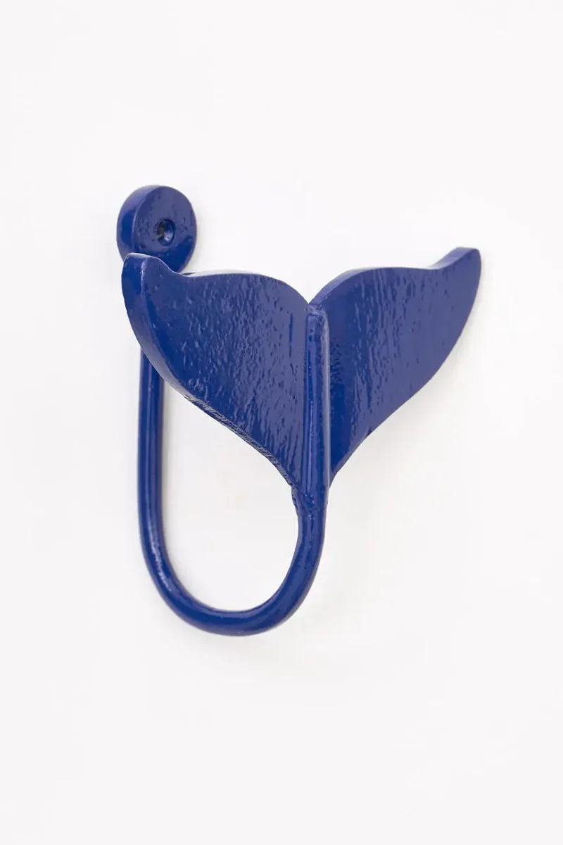 Perchero de metal con forma de cola de ballena – Image 3