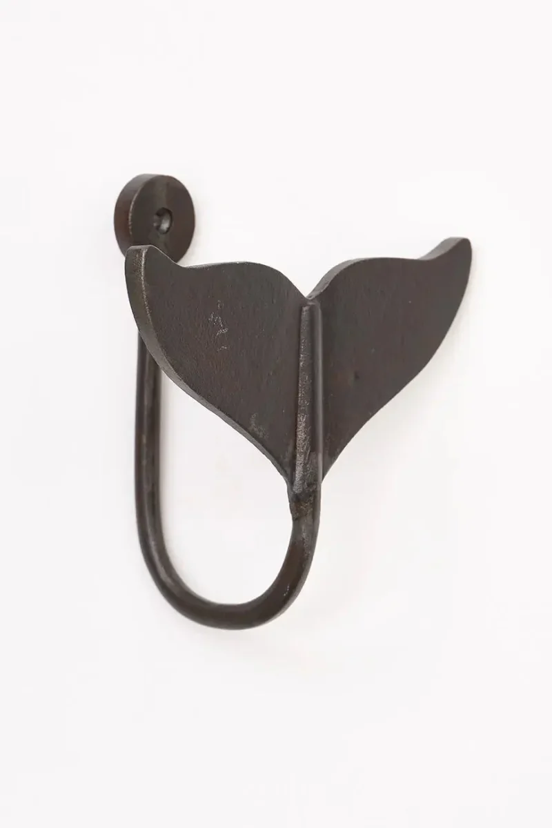 Perchero de metal con forma de cola de ballena – Image 9