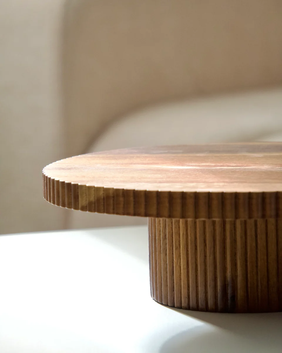 PLAT A TARTE A RAYURES EN BOIS D'ACACIA 30CM – Image 4