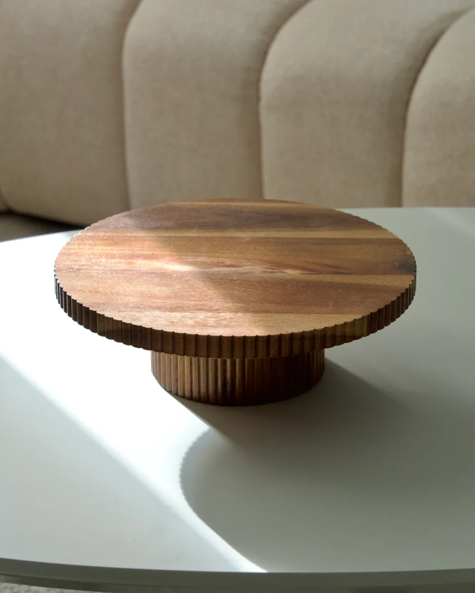 PLAT A TARTE A RAYURES EN BOIS D'ACACIA 30CM – Image 5