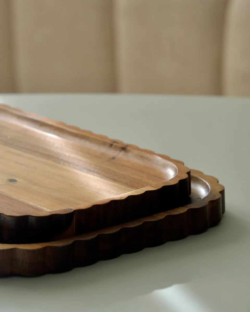 PLATEAU A BORD ONDULÉ EN BOIS D'ACACIA 39X25CM – Image 3